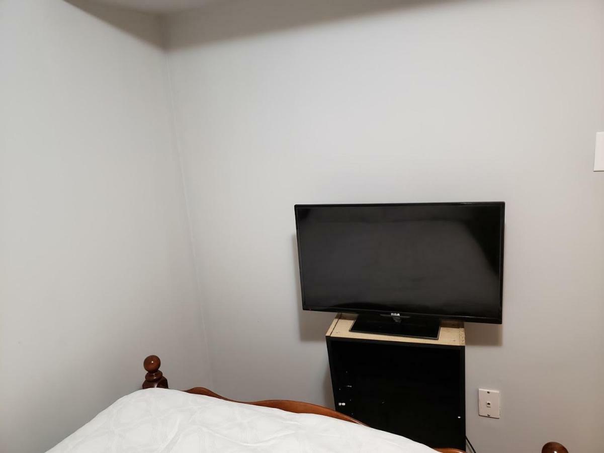 Private Room In Downtown ハリファックス エクステリア 写真